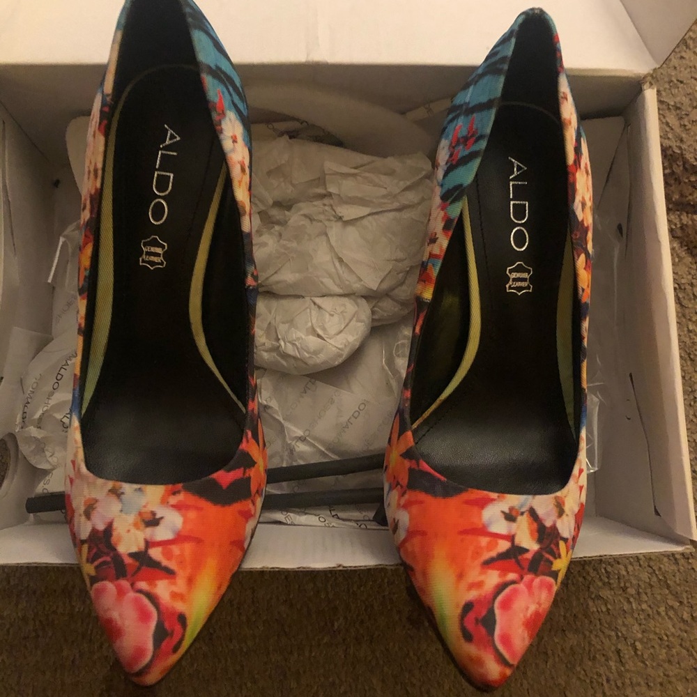 Aldo size 7 flower print heels